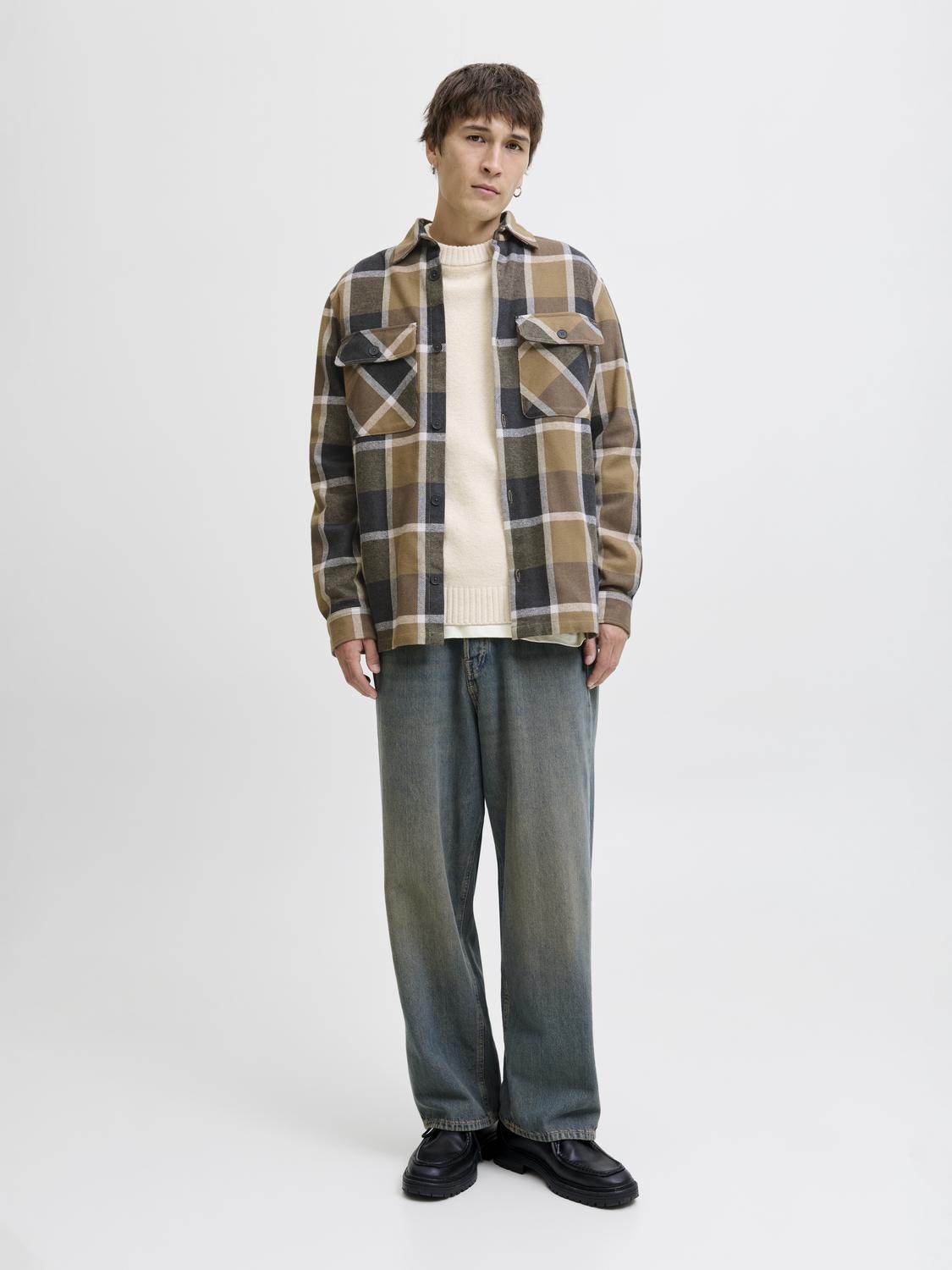 model_shot-front_full